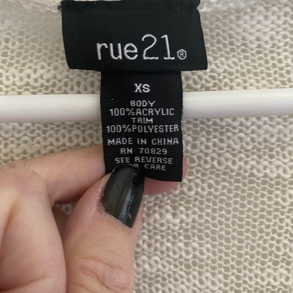 Beautiful Lace Cardigan - Picture 4 of 4